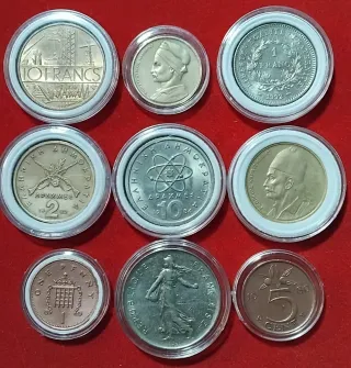 Lote variado de monedas extranjeras
