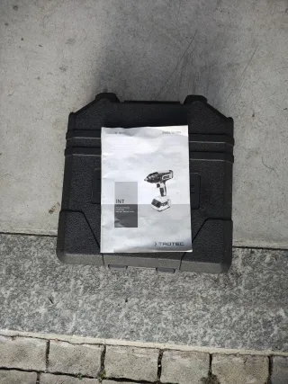 Avvitatore percussione Trotec, caricabatterie, bus