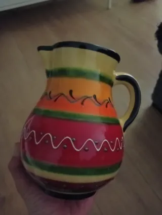 Jarrón de cerámica hecho a mano