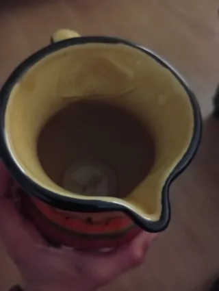 Jarrón de cerámica hecho a mano