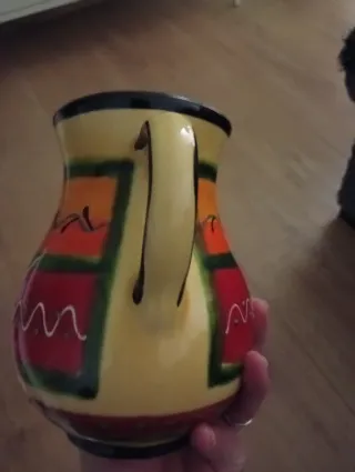 Jarrón de cerámica hecho a mano