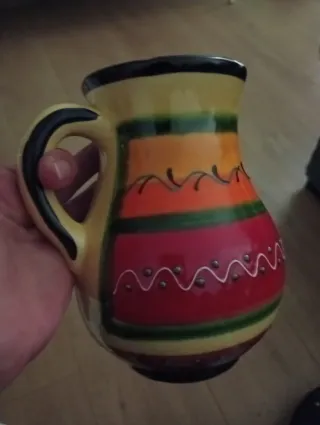 Jarrón de cerámica hecho a mano