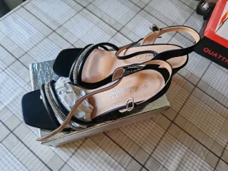 Sandali neri con strass