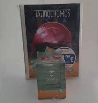 Holy Cards Taurocromos 2025 archivador + caja 50 s