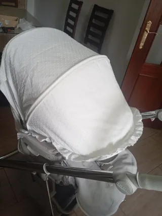 Carro Bebecar gris y blanco