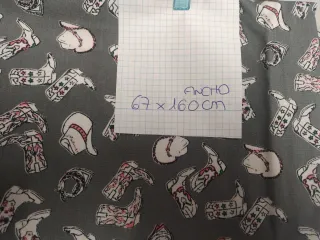 Tela vaquera con botas y pañuelos