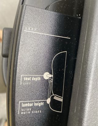 Silla de oficina beige y negra