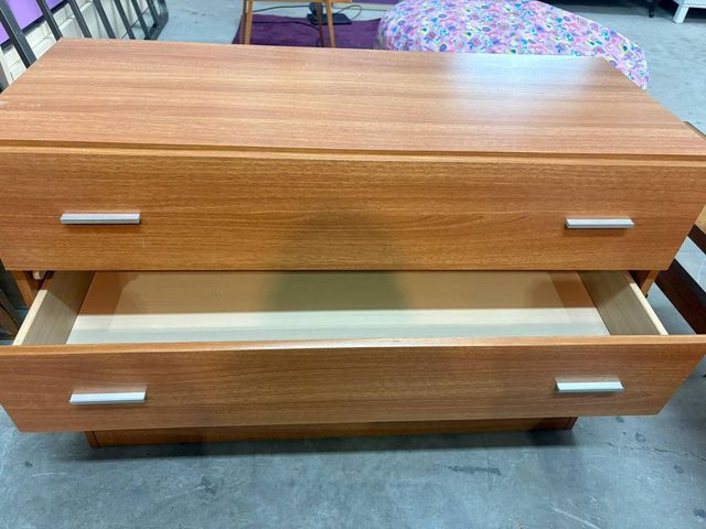 CÓMODA Y 2 MESITAS DE NOCHE