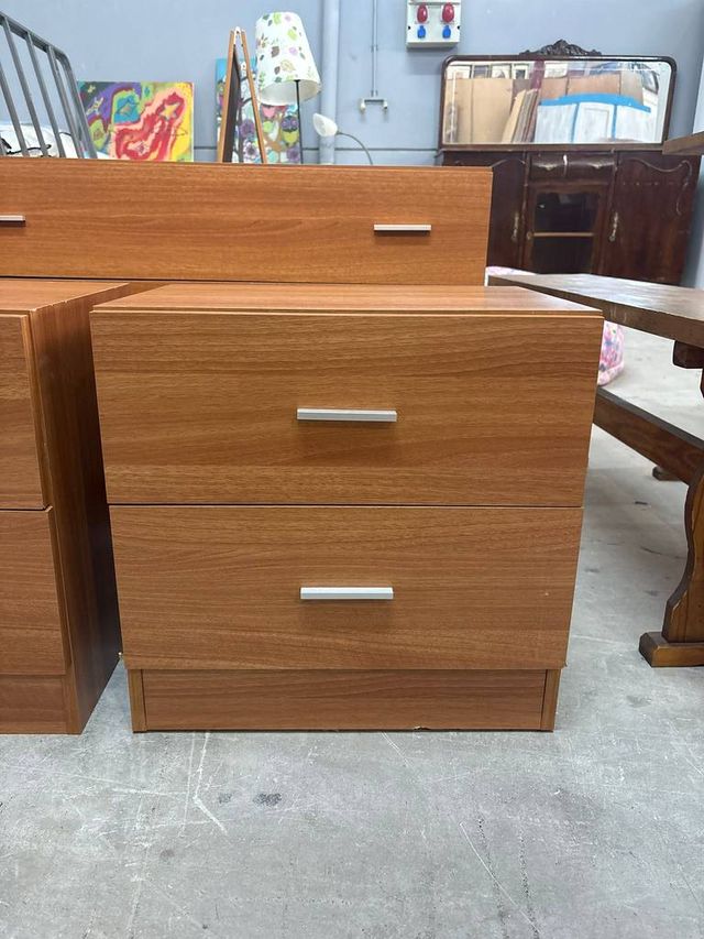 CÓMODA Y 2 MESITAS DE NOCHE