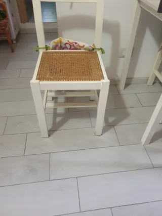 Tavolo allungabile e 4sedie con cuscini colorati