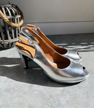 Zapatos de tacón plateados piel talla 39