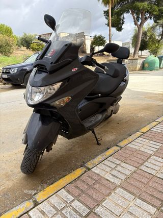 Kymco 250cc Maxi Scooter