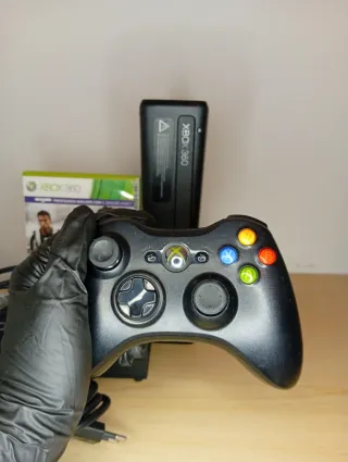 Xbox 360 con FIFA 13 e accessori