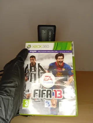 Xbox 360 con FIFA 13 e accessori