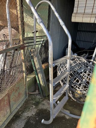 Escalera piscina metal
