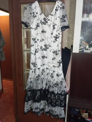 Vestido fiesta blanco y negro floral