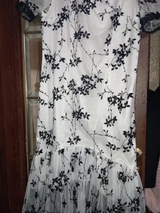 Vestido fiesta blanco y negro floral