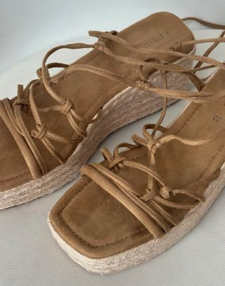 Sandalias cuña atadas marrón talla 38