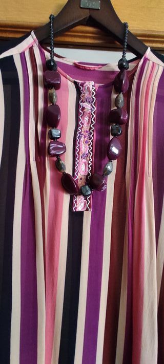 BLUSA NIZA+REGALO COLLAR NEGRO y CHAL-COMO NUEVA