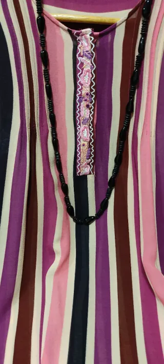 BLUSA NIZA+REGALO COLLAR NEGRO y CHAL-COMO NUEVA