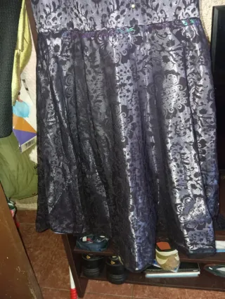 Vestido de fiesta morado y negro