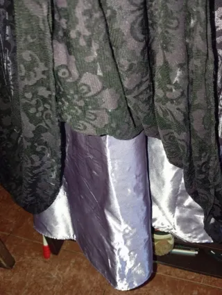 Vestido de fiesta morado y negro