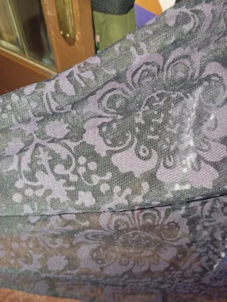 Vestido de fiesta morado y negro