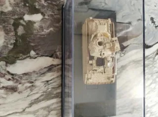 Carri armati da collezione in ferro e plastica