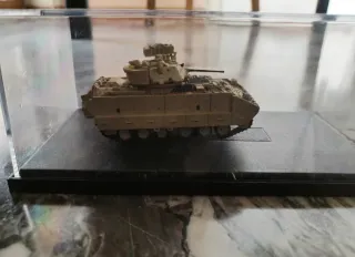 Carri armati da collezione in ferro e plastica