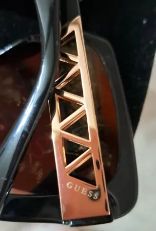 Occhiali da sole Guess donna neri e oro