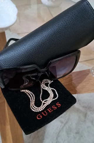 Occhiali da sole Guess donna neri e oro