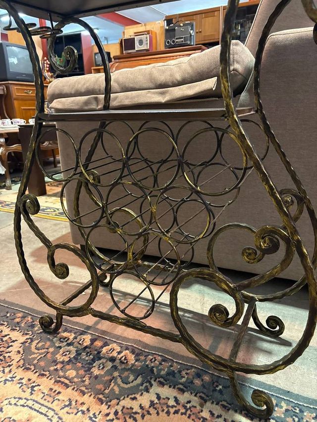 MESA AUXILIAR CON BOTELLERO