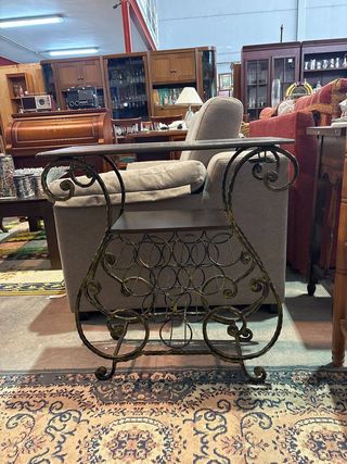 MESA AUXILIAR CON BOTELLERO