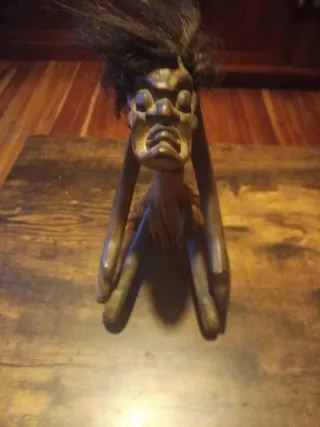 Figura de madera tribal