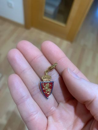 Colgante Real Zaragoza bañado en oro