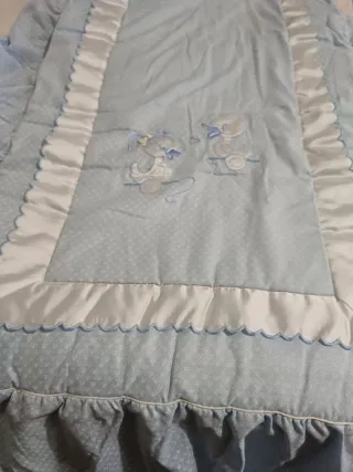 Colcha cuna azul con patitos 130x60cm Marca Madú