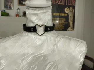 Choker da donna in similpelle