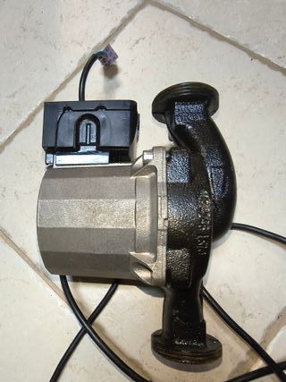 Circolatore Pompa Vaillant per Caldaia RS25