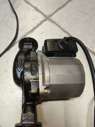 Circolatore Pompa Vaillant per Caldaia RS25