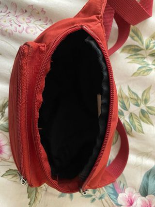 Riñonera bandolera Reebok roja