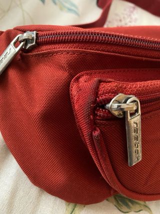 Riñonera bandolera Reebok roja