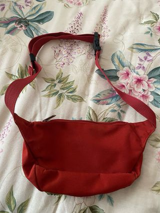 Riñonera bandolera Reebok roja