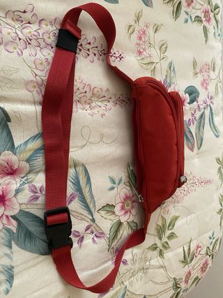 Riñonera bandolera Reebok roja