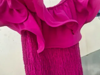 Top T U. Con etiquetas. Medidas en descripción