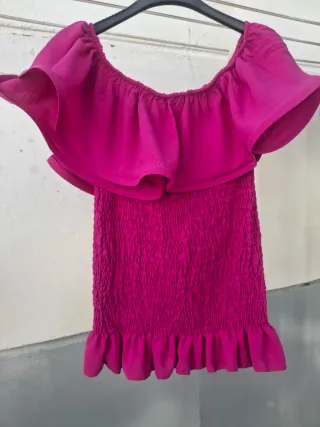 Top T U. Con etiquetas. Medidas en descripción