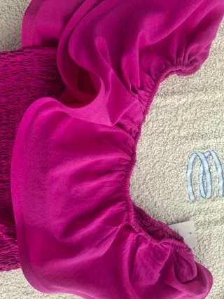 Top T U. Con etiquetas. Medidas en descripción