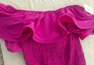 Top T U. Con etiquetas. Medidas en descripción