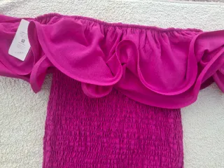 Top T U. Con etiquetas. Medidas en descripción