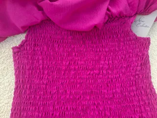 Top T U. Con etiquetas. Medidas en descripción