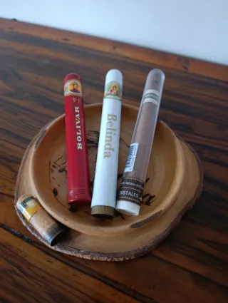 Posacenere in legno con 3 sigari